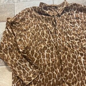 Lizwear Petite Leopard Print Button Down Shirt Women's Size M‎ Long Sleeve